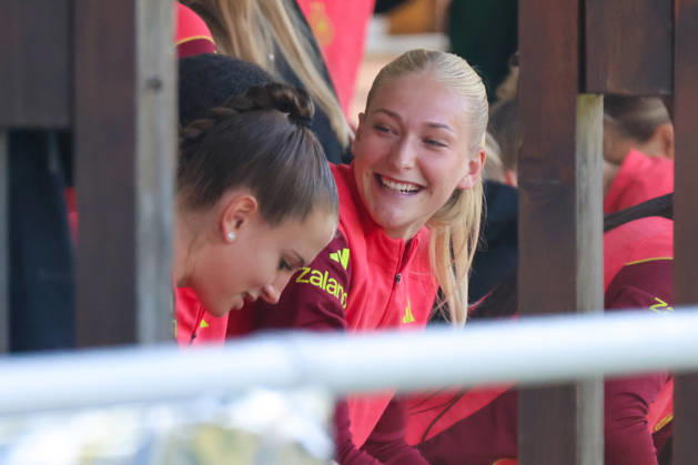 Eppelheim, Germany, October 7, 2026 German Women s National Soccer Team Training Friendly Match: Germany vs. Australia Pictured, from left: Goalkeeper Ena Mahmutovic (Germany) and Camilla Küver (Germany) Copyright: HMBxMedia MadeleinexFantini