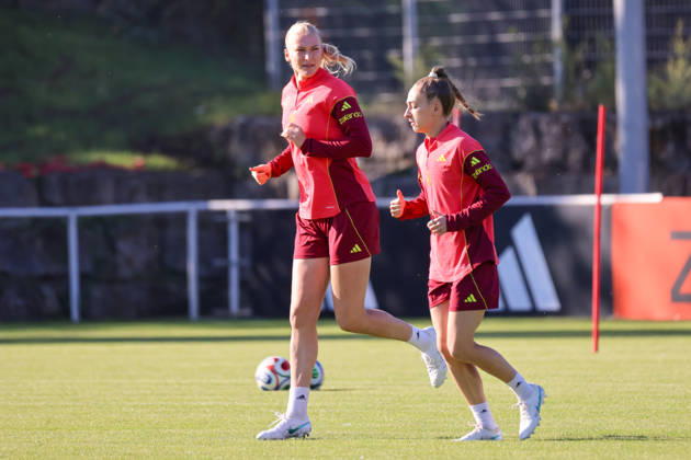 Eppelheim, Germany, October 7, 2026 German Women s National Soccer Team Training Friendly Match: Germany vs. Australia Pictured, from left: Camilla Küver (Kuever) of Germany and Sophia Kleinherne of Germany Copyright: HMBxMedia MadeleinexFantini
