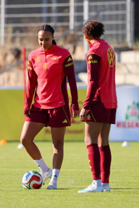 Eppelheim, Germany, October 7, 2026 German Women s National Soccer Team Training Friendly Match: Germany vs. Australia Pictured, from left: Lisa Baum (Germany) and Cora Zicai (Germany) Copyright: HMBxMedia MadeleinexFantini