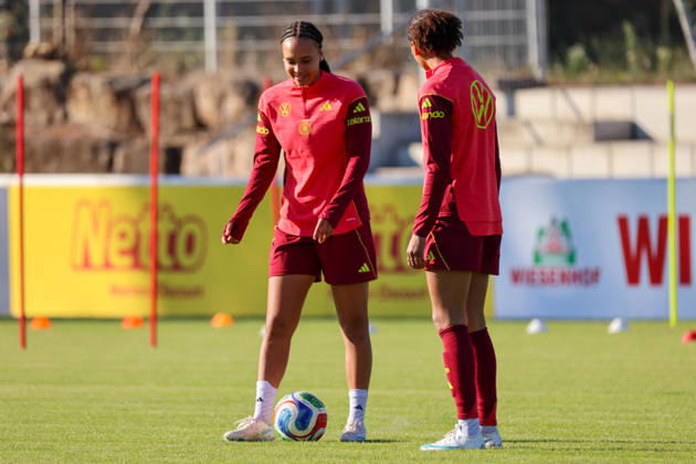 Eppelheim, Germany, October 7, 2026 German Women s National Soccer Team Training Friendly Match: Germany vs. Australia Pictured, from left: Lisa Baum (Germany) and Cora Zicai (Germany) Copyright: HMBxMedia MadeleinexFantini