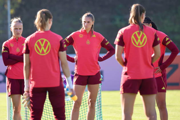 Eppelheim, Germany, October 7, 2026 German Women s National Soccer Team Training Friendly Match: Germany vs. Australia Pictured, from left: Franziska Kett (Germany) and Jule Brand (Germany) Copyright: HMBxMedia MadeleinexFantini