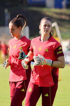 Eppelheim, Germany, October 7, 2026 German Women s National Soccer Team Training Friendly Match: Germany vs. Australia Pictured, from left: Goalkeeper Ena Mahmutovic (Germany) and goalkeeper Laura Dick (Germany) Copyright: HMBxMedia MadeleinexFantini
