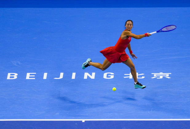 (261007) -- BEIJING, Oct. 7, 2026 -- Zheng Qinwen of China hits a return during the women s singles fourth round match between Zheng Qinwen of China and Alina Charaeva of Armenia at 2026 China Open tennis tournament in Beijing, China, Oct. 7, 2026. ) (SP)CHINA-BEIJING-TENNIS-CHINA OPEN-WOMEN S SINGLES (CN) SunxFei