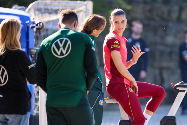 Eppelheim, Germany, October 7, 2026 German Women s National Soccer Team Training Friendly Match: Germany vs. Australia Pictured: Selina Cerci of Germany doing recovery work on a stationary bike away from the training session Copyright: HMBxMedia MadeleinexFantini