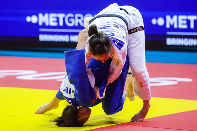 AZERBAIJAN, BAKU - OCTOBER 7, 2026: Renata Zachova (R) of the Czech Republic and Anna Kriza of Hugary compete in their -63 kg bout as part of the 2026 World Judo Championships at the National Gymnastics Arena. Mikhail Sinitsyn TASS  98913240