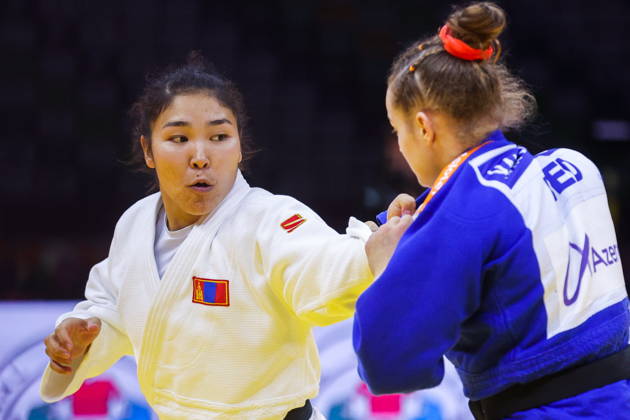 AZERBAIJAN, BAKU - OCTOBER 7, 2026: Lkhagvatogoogiin Enkhriilen (L) of Mongolia and Joanne van Lieshout of the Netherlands compete in their -63 kg bout as part of the 2026 World Judo Championships at the National Gymnastics Arena. Mikhail Sinitsyn TASS 98913998
