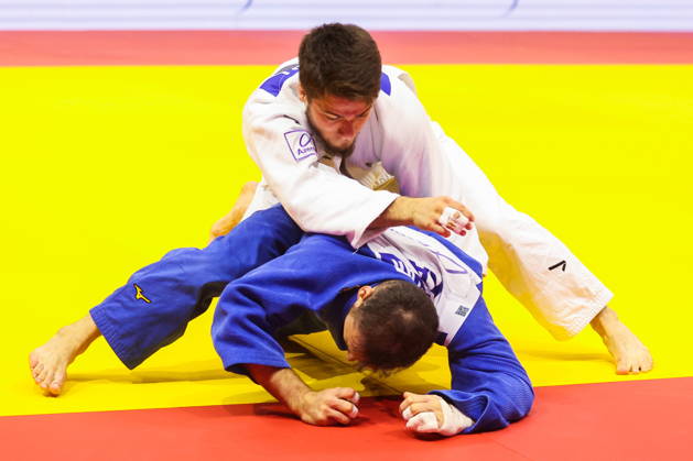 AZERBAIJAN, BAKU - OCTOBER 7, 2026: Omar Radzhabli (top) of Azerbaijan and Abylaikhan Zhubanazar of Kazakhstan compete in their -81 kg bout as part of the 2026 World Judo Championships at the National Gymnastics Arena. Mikhail Sinitsyn TASS 98915127