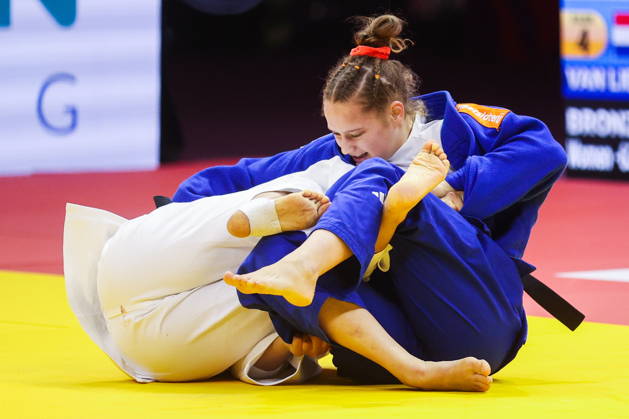 AZERBAIJAN, BAKU - OCTOBER 7, 2026: Lkhagvatogoogiin Enkhriilen (L) of Mongolia and Joanne van Lieshout of the Netherlands compete in their -63 kg bout as part of the 2026 World Judo Championships at the National Gymnastics Arena 2026 World Judo Championships In Baku - ZUMAt113 20261007_zaa_t113_437 Copyright: xMikhailxSinitsynx