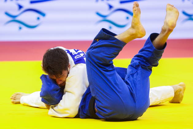 AZERBAIJAN, BAKU - OCTOBER 7, 2026: Omar Radzhabli (L) of Azerbaijan and Abylaikhan Zhubanazar of Kazakhstan compete in their -81 kg bout as part of the 2026 World Judo Championships at the National Gymnastics Arena 2026 World Judo Championships In Baku - ZUMAt113 20261007_zaa_t113_439 Copyright: xMikhailxSinitsynx