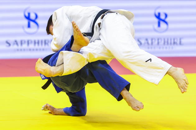 AZERBAIJAN, BAKU - OCTOBER 7, 2026: Omar Radzhabli (top) of Azerbaijan and Abylaikhan Zhubanazar of Kazakhstan compete in their -81 kg bout as part of the 2026 World Judo Championships at the National Gymnastics Arena 2026 World Judo Championships In Baku - ZUMAt113 20261007_zaa_t113_443 Copyright: xMikhailxSinitsynx
