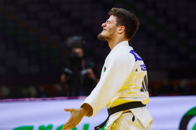 AZERBAIJAN, BAKU - OCTOBER 7, 2026: Omar Radzhabli of Azerbaijan wins Abylaikhan Zhubanazar of Kazakhstan in their -81 kg bout as part of the 2026 World Judo Championships at the National Gymnastics Arena. Mikhail Sinitsyn TASS  98915556