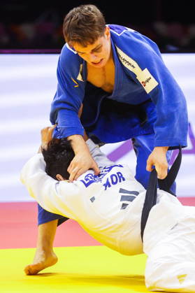 AZERBAIJAN, BAKU - OCTOBER 7, 2026: Lee Joon-hwan (front) of South Korea and Mihajlo Simin of Serbia compete in their -81 kg bout as part of the 2026 World Judo Championships at the National Gymnastics Arena. Mikhail Sinitsyn TASS 98915560