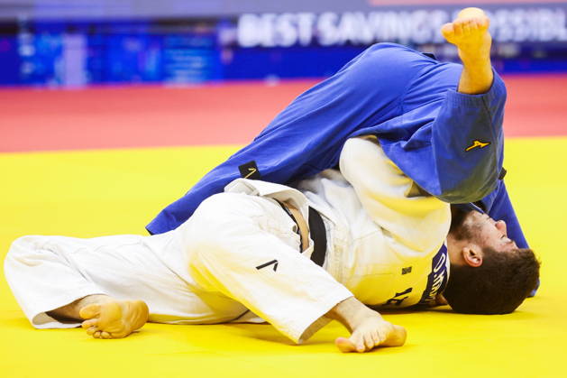 AZERBAIJAN, BAKU - OCTOBER 7, 2026: Abylaikhan Zhubanazar (top) of Kazakhstan and Omar Radzhabli of Azerbaijan compete in their -81 kg bout as part of the 2026 World Judo Championships at the National Gymnastics Arena 2026 World Judo Championships In Baku - ZUMAt113 20261007_zaa_t113_453 Copyright: xMikhailxSinitsynx