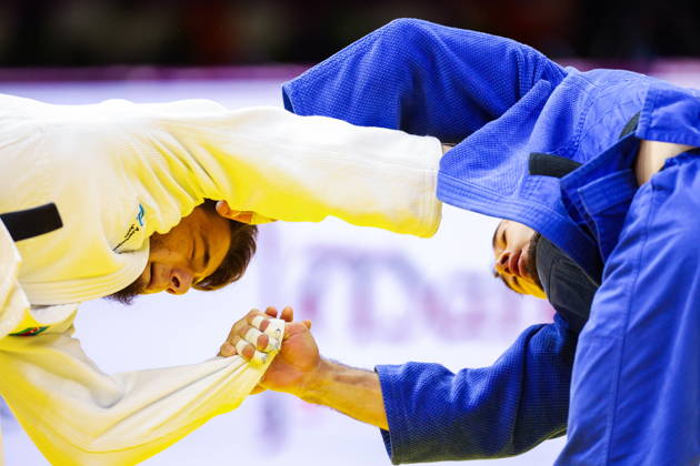 AZERBAIJAN, BAKU - OCTOBER 7, 2026: Omar Radzhabli (L) of Azerbaijan and Abylaikhan Zhubanazar of Kazakhstan compete in their -81 kg bout as part of the 2026 World Judo Championships at the National Gymnastics Arena 2026 World Judo Championships In Baku - ZUMAt113 20261007_zaa_t113_454 Copyright: xMikhailxSinitsynx