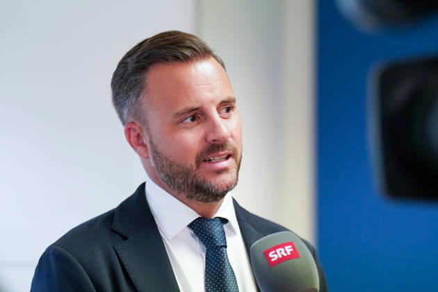 Ludovic Deléchat, Chairman of the Board of Directors of Grasshopper Fussball AG (GFAG), in an interview with Swiss Radio and Television (SRF) at the Grasshopper Club Zurich press conference. Ludovic Deléchat, Ludovic Delà chat, GC Zurich, GCZ, Grasshoppers, Chairman of the Board, President, SRF, interview, television, TV, media, press conference, soccer, Super League, Zurich Copyright: xJOERANxSTEINSIEKx