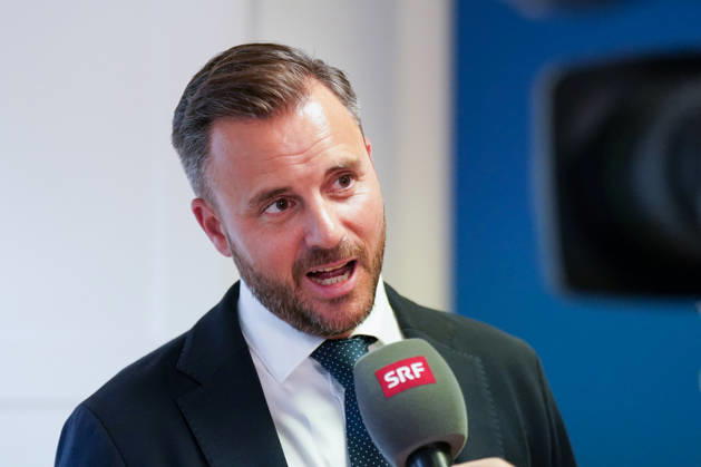 Ludovic Deléchat, Chairman of the Board of Directors of Grasshopper Fussball AG (GFAG), in an interview with Swiss Radio and Television (SRF) at the Grasshopper Club Zurich press conference. Ludovic Deléchat, Ludovic Delà chat, GC Zurich, GCZ, Grasshoppers, Chairman of the Board, President, SRF, interview, television, TV, media, press conference, soccer, Super League, Zurich Copyright: xJOERANxSTEINSIEKx