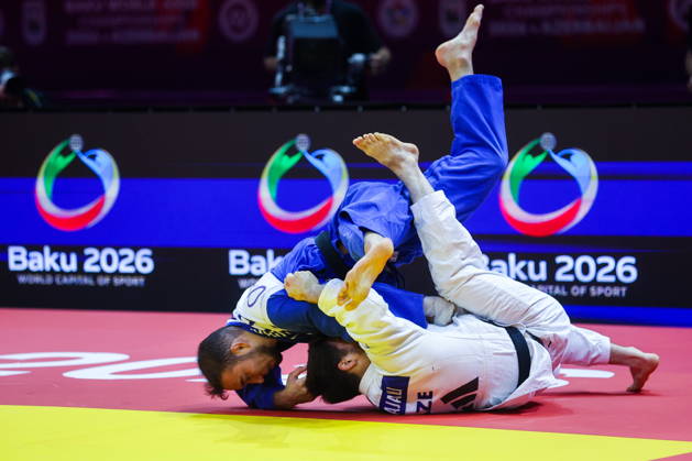 AZERBAIJAN, BAKU - OCTOBER 7, 2026: Abylaikhan Zhubanazar (top) of Kazakhstan and Omar Radzhabli of Azerbaijan compete in their -81 kg bout as part of the 2026 World Judo Championships at the National Gymnastics Arena 2026 World Judo Championships In Baku - ZUMAt113 20261007_zaa_t113_457 Copyright: xMikhailxSinitsynx