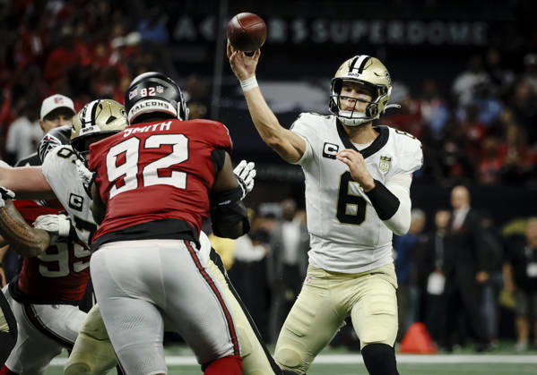 NEW ORLEANS, LA - OCTOBER 05: Tyler Shough 6 of the New Orleans Saints throws a pass against the Atlanta Falcons during the second half of a game at Caesars Superdome on October 5, 2026, in New Orleans, Louisiana. (Photo by Derick Hingle Icon Sportswire) NFL, American Football Herren, USA OCT 05 Falcons at Saints EDITORIAL USE ONLY Icon12626105037