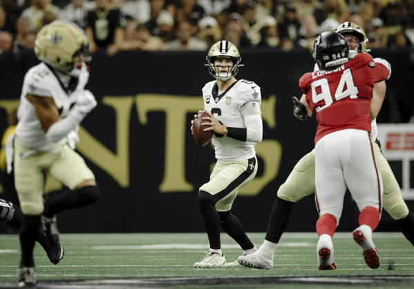 NEW ORLEANS, LA - OCTOBER 05: Tyler Shough 6 of the New Orleans Saints looks to pass against the Atlanta Falcons during the first half of a game at Caesars Superdome on October 5, 2026, in New Orleans, Louisiana. (Photo by Derick Hingle Icon Sportswire) NFL, American Football Herren, USA OCT 05 Falcons at Saints EDITORIAL USE ONLY Icon12626105105