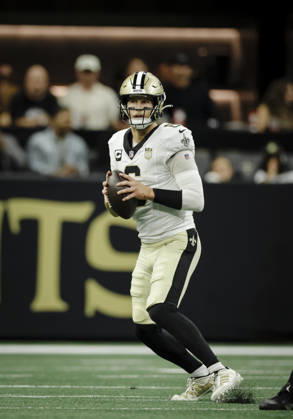 NEW ORLEANS, LA - OCTOBER 05: Tyler Shough 6 of the New Orleans Saints plays against the Atlanta Falcons during the first half of a game at Caesars Superdome on October 5, 2026, in New Orleans, Louisiana. (Photo by Derick Hingle Icon Sportswire) NFL, American Football Herren, USA OCT 05 Falcons at Saints EDITORIAL USE ONLY Icon12626105114