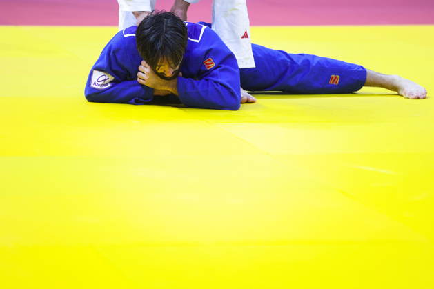 AZERBAIJAN, BAKU - OCTOBER 7, 2026: Zelim Tckaev of Azerbaijan competes with Tato Grigalashvili of Georgia in a -81 kg bout as part of the 2026 World Judo Championships at the National Gymnastics Arena. Mikhail Sinitsyn TASS  98916905