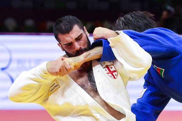 AZERBAIJAN, BAKU - OCTOBER 7, 2026: Tato Grigalashvili (L) of Georgia and Zelim Tckaev of Azerbaijan compete in their -81 kg bout as part of the 2026 World Judo Championships at the National Gymnastics Arena. Mikhail Sinitsyn TASS  98917460