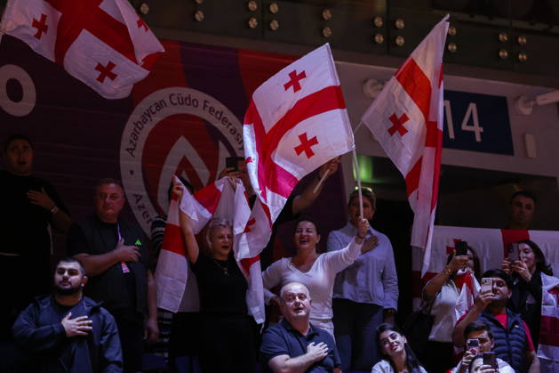 AZERBAIJAN, BAKU - OCTOBER 7, 2026: Members of the audience during an award ceremony for the men s -81 kg category, won by Tato Grigalashvili of Georgia, as part of the 2026 World Judo Championships at the National Gymnastics Arena. Mikhail Sinitsyn TASS 98916611