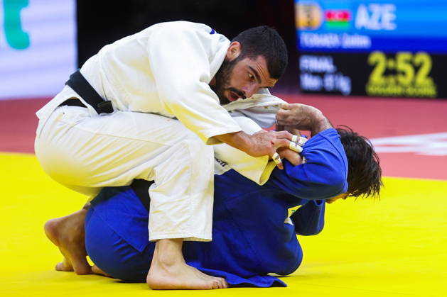 AZERBAIJAN, BAKU - OCTOBER 7, 2026: Tato Grigalashvili (L) of Georgia and Zelim Tckaev of Azerbaijan compete in their -81 kg bout as part of the 2026 World Judo Championships at the National Gymnastics Arena. Mikhail Sinitsyn TASS  98917464
