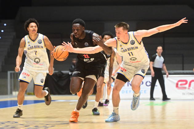 Men s basketball Champions League, group G, 1st round, match Slavia Praha NBK and Alba Berlin in Pardubice, Czech Republic, October 7, 2026. From left Jack Kayil of Alba Berlin, Nana Owusu-Anane of Slavia, Joe Wieskamp of Alba. (CTKxPhoto JosefxVostarek) CTKPhotoP2026100707575 CTKPhotoP2026100707575
