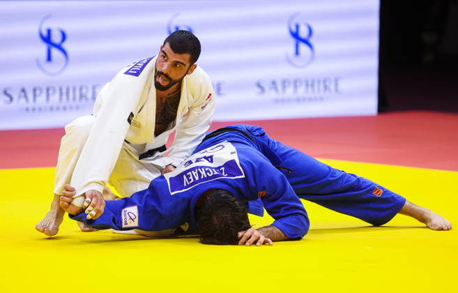 AZERBAIJAN, BAKU - OCTOBER 7, 2026: Tato Grigalashvili (L) of Georgia and Zelim Tckaev of Azerbaijan compete in their -81 kg bout as part of the 2026 World Judo Championships at the National Gymnastics Arena 2026 World Judo Championships In Baku  - ZUMAt113 20261007_zaa_t113_525 Copyright: xMikhailxSinitsynx
