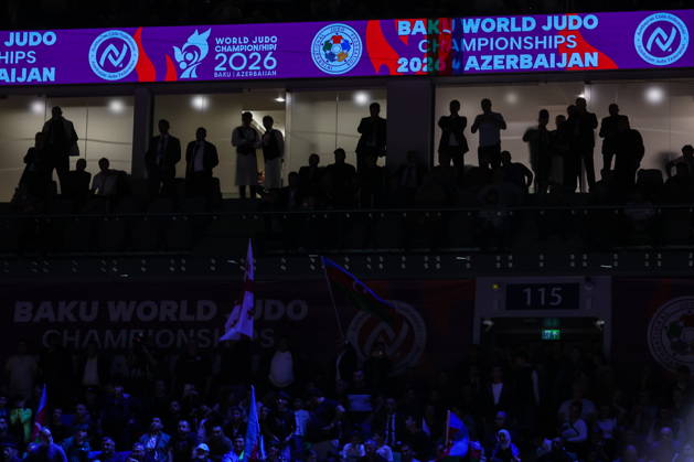 AZERBAIJAN, BAKU - OCTOBER 7, 2026: Members of the audiene during a -81 kg bout as part of the 2026 World Judo Championships at the National Gymnastics Arena 2026 World Judo Championships In Baku - ZUMAt113 20261007_zaa_t113_526 Copyright: xMikhailxSinitsynx