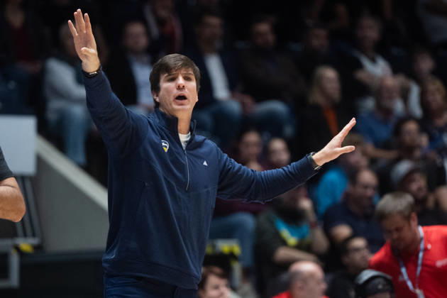 Men s basketball Champions League, group G, 1st round, match Slavia Praha NBK and Alba Berlin in Pardubice, Czech Republic, October 7, 2026. Coach of Alba Berlin Pedro Calles. (CTKxPhoto JosefxVostarek) CTKPhotoP2026100707832 CTKPhotoP2026100707832