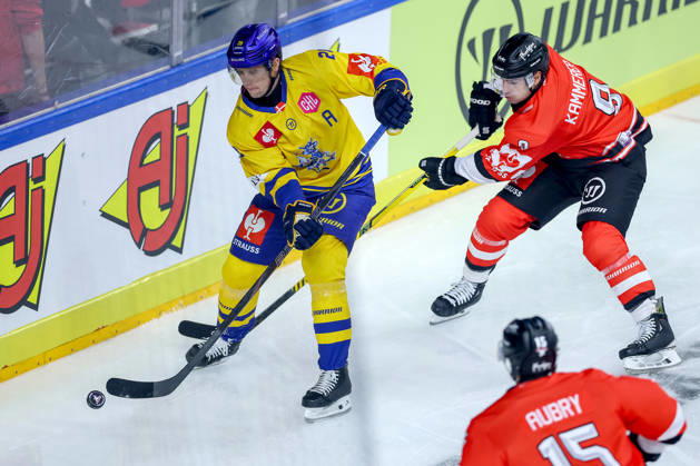 October 7, 2026, Ice Hockey, CHL, Kölner Haie vs. Blue Fox Herning, Champions Hockey League 2026–27, Matchday 5, 2026–27 Season, Lanxess Arena, Cologne; Emil Lojborg Kristensen of Blue Fox Herning, No. 28, in a one-on-one battle against Maximilian Kammerer of the Kölner Haie, No. 09; North Rhine-Westphalia, Germany