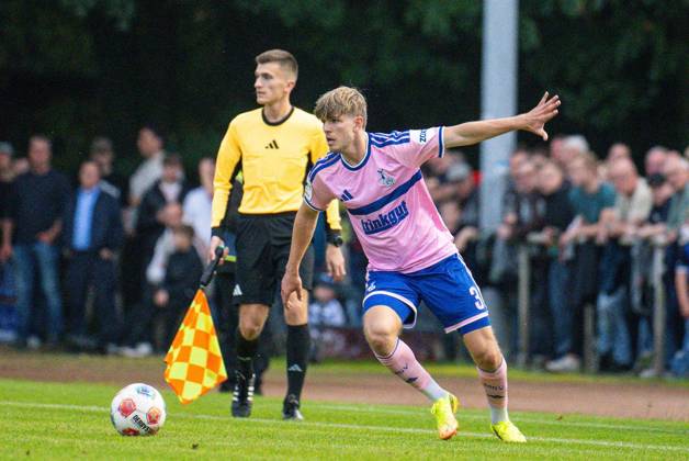 Lower Rhine Cup: SV Blau Weiß Dingden vs. MSV Duisburg ** FOR EDITORIAL USE ONLY ** EDITORIAL USE ONLY ** p Soccer Lower Rhine Cup: SV Blau Weiß Dingden vs. MSV Duisburg on October 7, 2026, at the Höingsweg sports field in Hamminkeln. Frederik Christensen, Duisburg. Copyright JakobxKlos Copyright: JakobxKlos doc87xh7cd298m142a8jg26 ,EDITORIAL USE ONLY Copyright: JakobxKlos