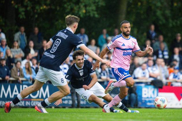Lower Rhine Cup: SV Blau Weiß Dingden vs. MSV Duisburg ** FOR EDITORIAL USE ONLY ** EDITORIAL USE ONLY ** p Soccer Lower Rhine Cup: SV Blau Weiß Dingden vs. MSV Duisburg on October 7, 2026, at the Höingsweg sports field in Hamminkeln. Ramien Safi, Duisburg. Copyright JakobxKlos Copyright: JakobxKlos doc87xh7cq373dc6s7and0 ,EDITORIAL USE ONLY Copyright: JakobxKlos
