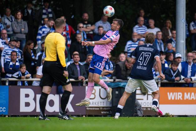 Lower Rhine Cup: SV Blau Weiß Dingden vs. MSV Duisburg ** FOR EDITORIAL USE ONLY ** EDITORIAL USE ONLY ** p Soccer Lower Rhine Cup: SV Blau Weiß Dingden vs. MSV Duisburg on October 7, 2026, at the Höingsweg sports field in Hamminkeln. Max Besuschkow, Duisburg. Copyright JakobxKlos Copyright: JakobxKlos doc87xh7csgruxuvhkcnd0 ,EDITORIAL USE ONLY Copyright: JakobxKlos