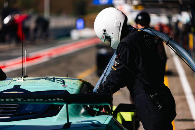 AUTO - ELMS - 4 HOURS OF PORTIMAO 2026 33 MCDONALD Blake (usa), UDELL Alec (usa), EASTWOOD Charlie (irl), TF Corvette Z06 LMGT3.R, LMGT3, mecaniciens, mechanics during the 4 Hours of Portimao 2026, 6th round of the 2026 European Le Mans Series on the Autodromo Internacional do Algarve from October 8 to 10, 2026 in Portimao, Portugal -  Copyright: xJoaoxFilipex