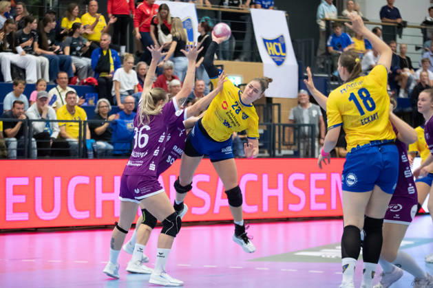 Handball, Alsco HBF1: HC Leipzig vs. TuS Metzingen, October 7, 2026. Marlene Tucholke 23. HC Leipzig fights its way to a shot on goal in the Alsco Women s Handball Bundesliga (HBF1), 2026–2027 season, Matchday 5: HC Leipzig vs. TuS Metzingen on October 7, 2026, at the Markranstädt Sports Center Copyright: xBEAUTIFULxSPORTS JanxKaeferx
