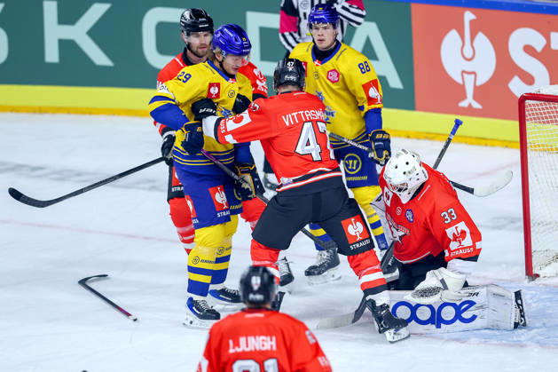 October 7, 2026, Ice Hockey, CHL, Kölner Haie vs. Blue Fox Herning, Champions Hockey League 2026–27, Matchday 5, 2026–27 Season, Lanxess Arena, Cologne: Veli Matti Vittasmäki (Cologne Sharks, No. 47) defends against Lukas Bang (Przemieslo, Blue Fox Herning, No. 29) in front of the net of goalie Nico Wiens (Cologne Sharks, No. 33), North Rhine-Westphalia, Germany