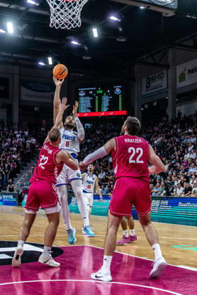 Gonzalo Delgado (FC Porto), 08 vs. Melvin Jostmann (Telekom Baskets Bonn), 12, Leon Kratzer (Telekom Baskets Bonn), 22; Telekom Baskets Bonn vs. FC Porto, Basketball, Basketball Champions League, Matchday 1, 2026–2027, October 7, 2026 Telekom Baskets Bonn vs. FC Porto, Basketball, Basketball Champions League, Matchday 1, 2026–2027, October 7, 2026 Bonn Copyright: xEibner-Pressefoto GerhardxWingenderx EP_GWR