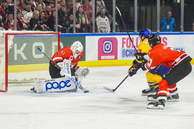 Ice Hockey CHL, Matchday 5: Kölner Haie vs. Herning Blue Fox on October 7, 2026, at the Lanxess Arena in Cologne. Nico Wiens of Cologne takes a shot on goal. xDMx