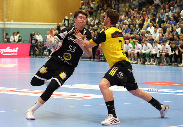 v l Soeren Steinhaus Bergischer HC 53, Tom Poyet IK Saevehof 07 GER, Bergischer HC06 vs. IK Saevehof, Handball, EHF Europa League 2026–27, Matchday 2, 2026–2027 Season, October 6, 2026 GER, Bergischer HC06 vs. IK Saevehof, Handball, EHF Europa League 2026–27, Matchday 2, 2026–2027 season, October 6, 2026 Solingen Mitte Copyright: xEibner-Pressefoto ThomasxStoeckerx EP_TSR
