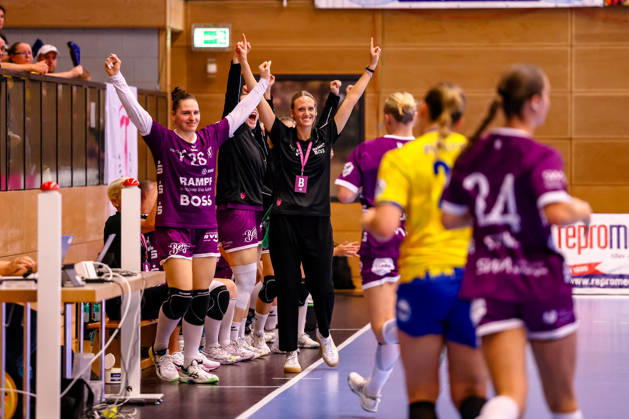 Miriam Hirsch (TusSies Metzingen), coach, and Svenja Huebner (TusSies Metzingen), 26; celebration, goal celebration, cheering after a goal, GER, HC Leipzig vs. TusSies Metzingen, Handball, ALSCO Women’s Handball Bundesliga, Matchday 5, 2026–2027 season, October 7, 2026, GER, HC Leipzig vs. TusSies Metzingen, Handball, ALSCO Women’s Handball Bundesliga, Matchday 5, 2026–2027 season, October 7, 2026, Markranstädt Copyright: xEibner-Pressefoto LauraxRoemerx EP_LRR
