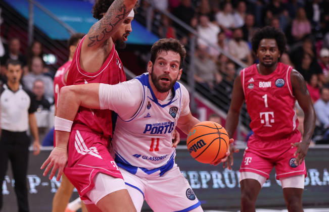 Miguel Queiroz Porto with the ball against Michael Kessens Bonn, BCL, Telekom Baskets Bonn vs. FC Porto, Bonn, October 7, 2026