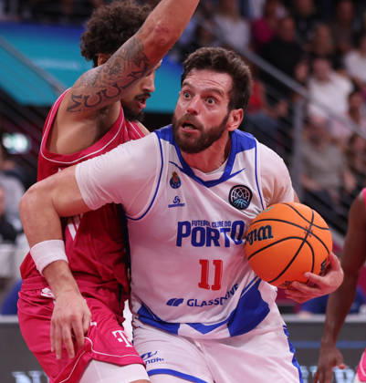 Miguel Queiroz Porto with the ball against Michael Kessens Bonn, BCL, Telekom Baskets Bonn vs. FC Porto, Bonn, October 7, 2026