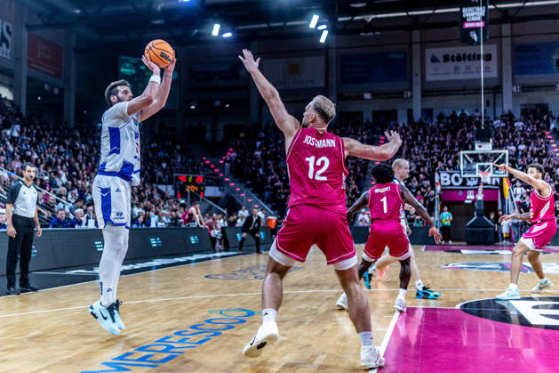 Gonzalo Delgado (FC Porto), 08 vs. Melvin Jostmann (Telekom Baskets Bonn), 12 Telekom Baskets Bonn vs. FC Porto, Basketball, Basketball Champions League, Matchday 1, 2026–2027, October 7, 2026 Telekom Baskets Bonn vs. FC Porto, Basketball, Basketball Champions League, Matchday 1, 2026–2027, October 7, 2026 Bonn Copyright: xEibner-Pressefoto GerhardxWingenderx EP_GWR