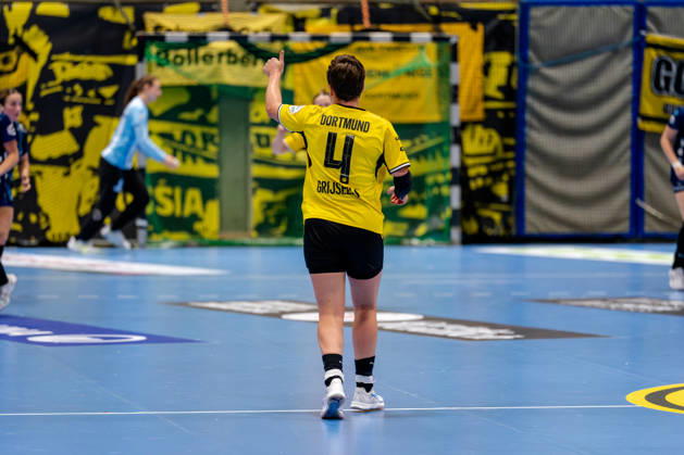 Dortmund, October 7, 2026, Handball, Women s, Alsco Women s Handball Bundesliga, Matchday 5, BVB Borussia Dortmund vs. Buxtehuder SV, Alina Grijseels (BVB), 4 with thumbs up, Dortmund Sports Hall Wellinghofen, North Rhine-Westphalia, Germany