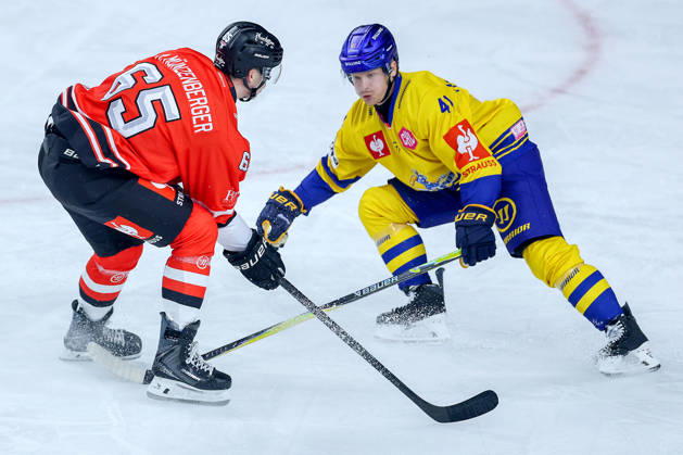 October 7, 2026, Ice Hockey, CHL, Kölner Haie vs. Blue Fox Herning, Champions Hockey League 2026–27, Matchday 5, 2026–27 Season, Lanxess Arena, Cologne; Marco Münzenberger of the Kölner Haie (No. 65) battles Mads Skov Larsen of Blue Fox Herning (No. 41); North Rhine-Westphalia, Germany