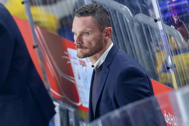 October 7, 2026, Ice hockey, CHL, Kölner Haie vs. Blue Fox Herning, Champions Hockey League 2026–27, Matchday 5, 2026–27 season, Lanxess Arena, Cologne; Head Coach Garath Murray of Blue Fox Herning HC gesturing from the sidelines, North Rhine-Westphalia, Germany