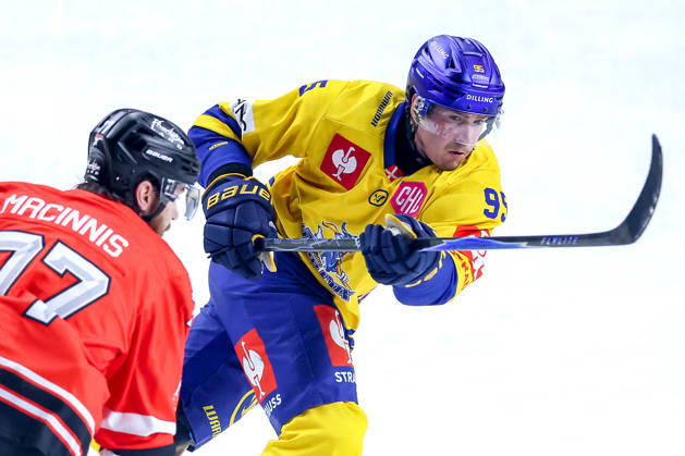 October 7, 2026, Ice Hockey, CHL, Kölner Haie vs. Blue Fox Herning, Champions Hockey League 2026–27, Matchday 5, 2026–27 Season, Lanxess Arena, Cologne: Artturi Mikael Toivola (Blue Fox Herning, 95) in a battle against Ryan MacInnis (Cologne Sharks, 77), North Rhine-Westphalia, Germany